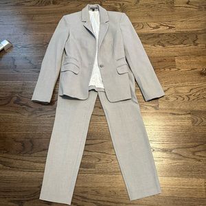 Express Women’s Light Gray/Grey Suit - Jacket/Blazer and Columnist Pants
